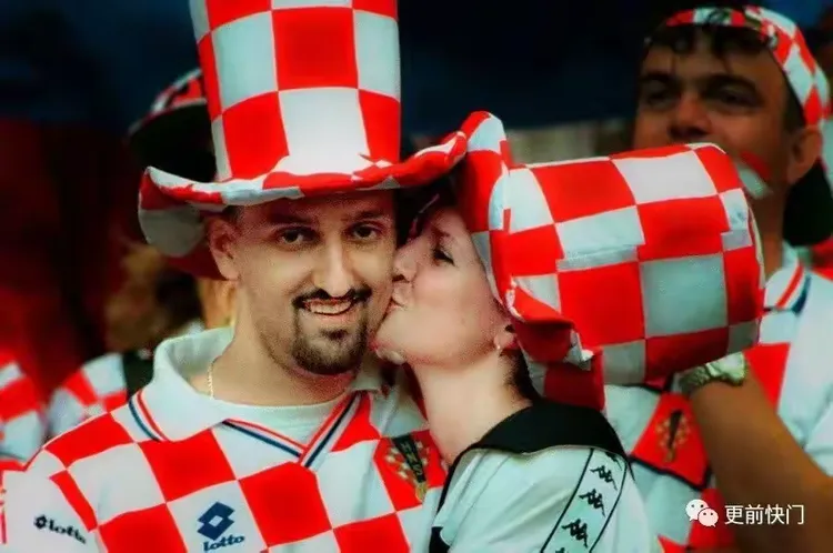 包含激情澎湃的比赛场面,引发球迷狂热的词条 包含激情澎湃的比赛场面,引发球迷狂热的词条