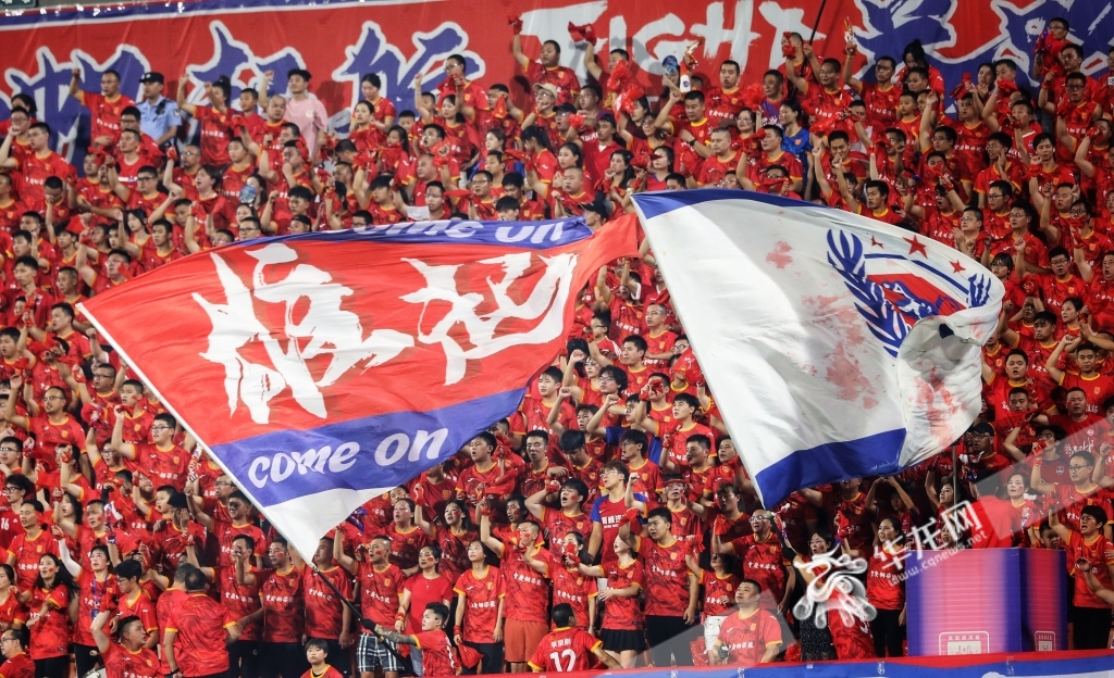 包含激情澎湃的比赛场面,引发球迷狂热的词条 包含激情澎湃的比赛场面,引发球迷狂热的词条