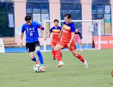 中超联赛各队激烈竞争，实力对比引人关注(中超联赛分组情况)