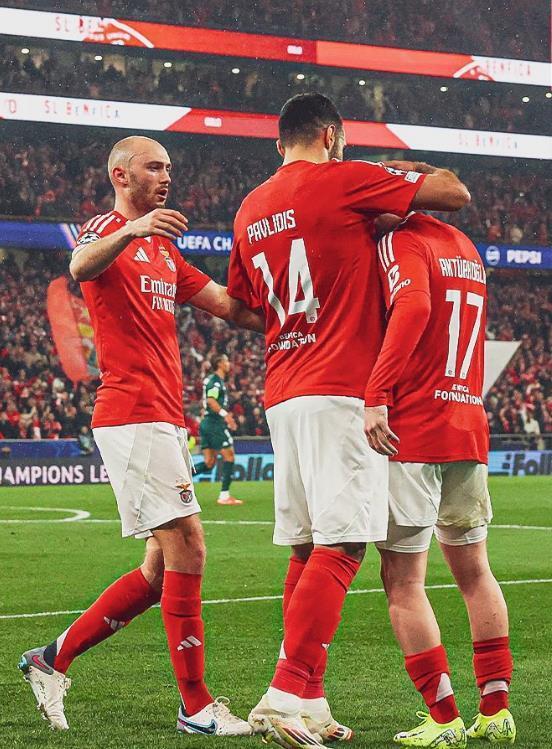 拜仁慕尼黑遭遇AC米兰：欧冠淘汰赛对决的简单介绍